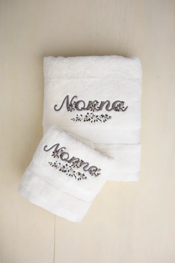 Asciugamani ricamati per la nonna