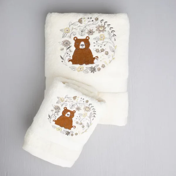 Asciugamani con orsetto ricamato