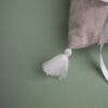 Cuscinetto porta fedi personalizzato con iniziali ricamate e nappe in stile Boho - immagine 3