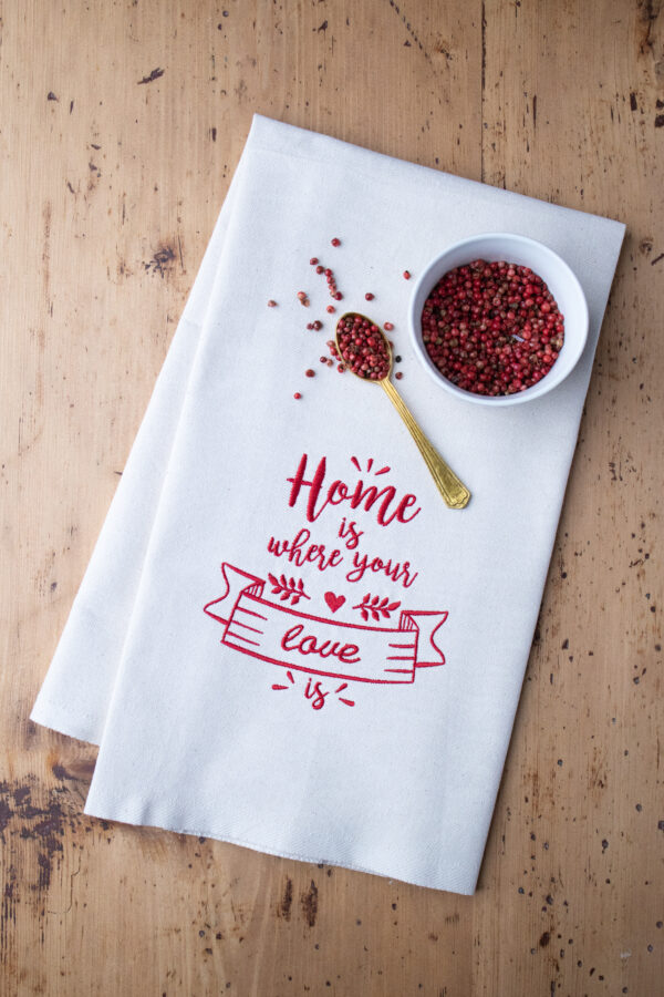 Canovaccio ricamato con frase "Home is where your Love is" - immagine 2