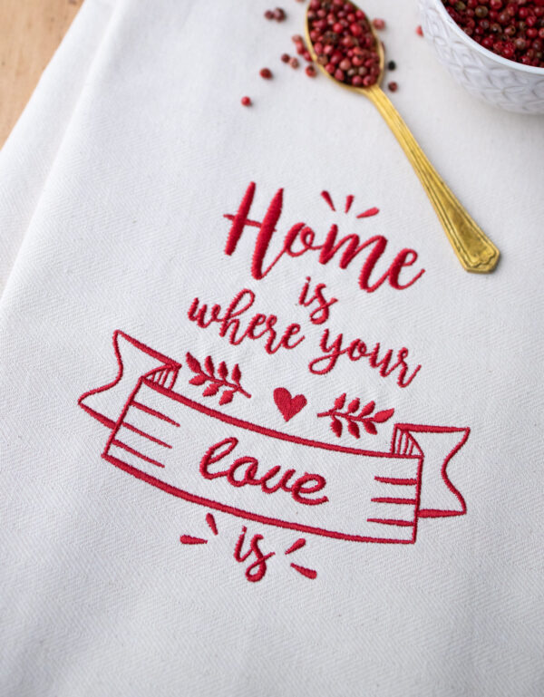 Canovaccio ricamato con frase "Home is where your Love is"