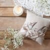 Romantico cuscinetto porta fedi personalizzato con iniziali ricamate corsive e fiorate - Color tortora