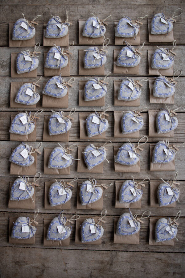 Bomboniera Battesimo personalizzata con iniziale Lilla- Gugjet - Cuor di Lavanda - immagine 2